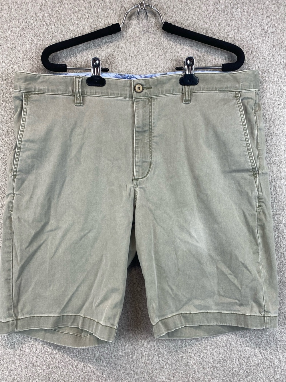 Tommy Bahama Men's Olive Chino Shorts Size 38 Flat Front Slash Pocket Stretchy